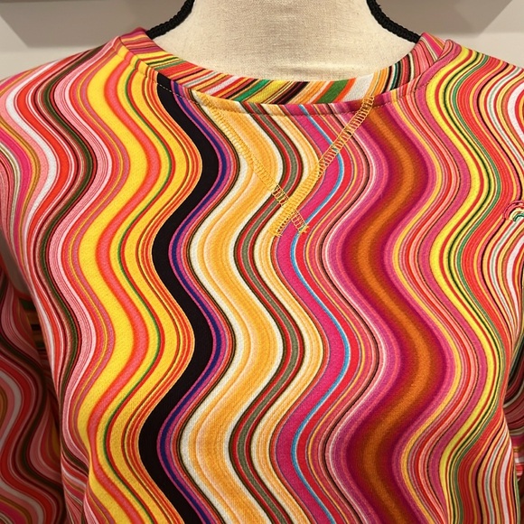 TEREZ Crop Sweatshirt - Picture 3 of 8